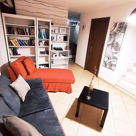 Large House 3 Floors City 'N Sea Vitinia Екстериор снимка