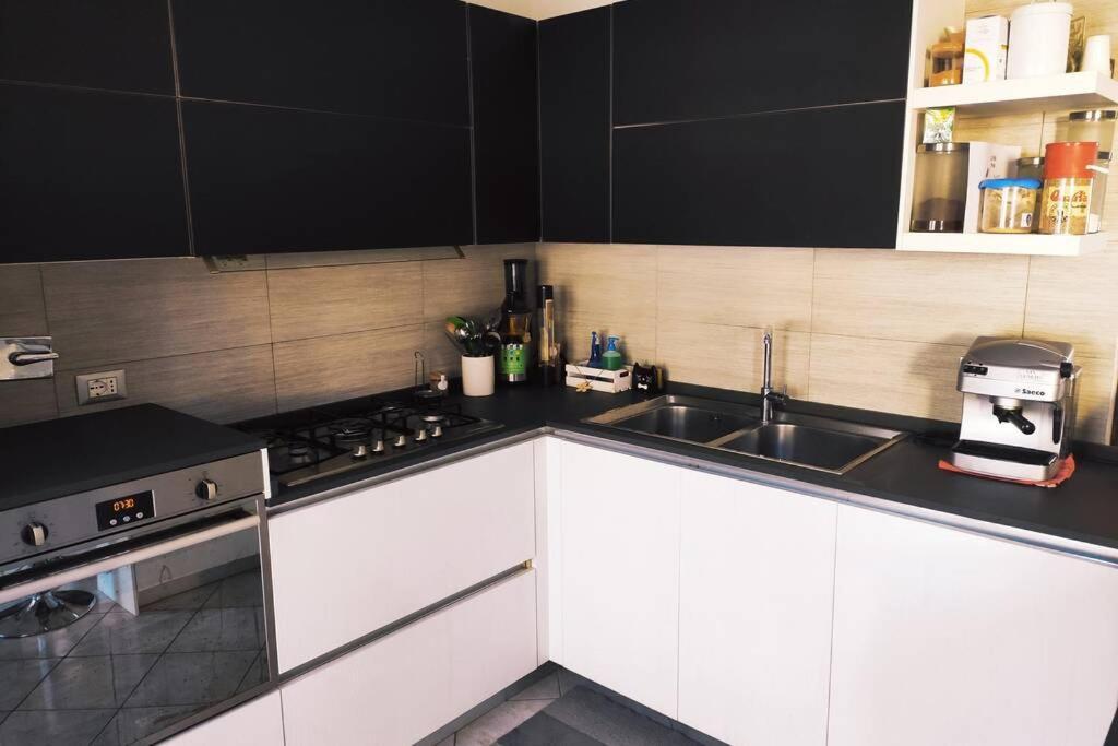 Large House 3 Floors City 'N Sea Vitinia Екстериор снимка
